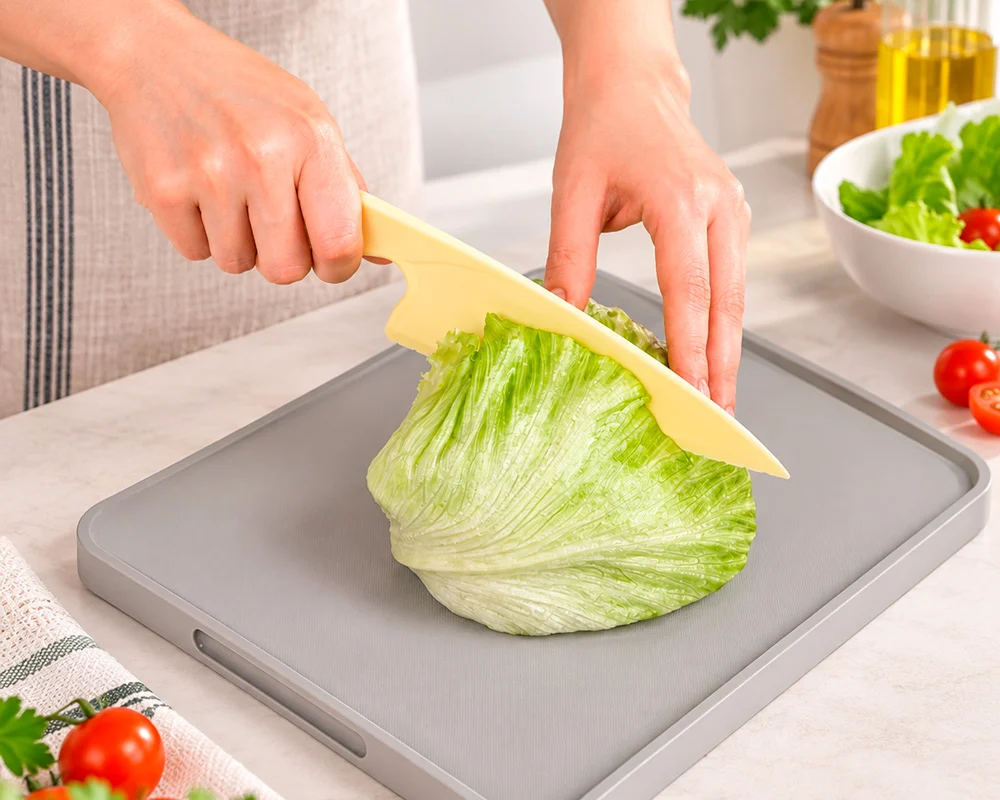 ظرف-سرو-کیک-مستطیل-پایه-چوبی-26.webp کارد پلاستیکی - تصویر 1